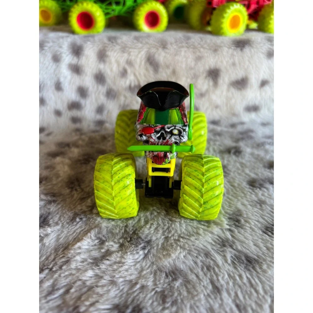 Monster Jam Pirate's Curse Monster Truck 1:64 Scale Neon Yellow Lime Green Tires